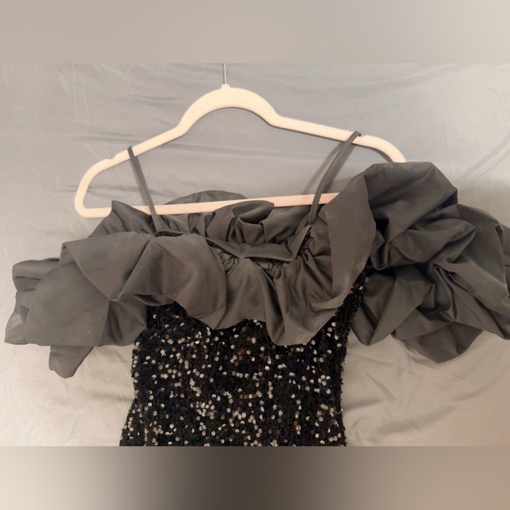Elegant Black Sequin Dress - Picture 3 of 5